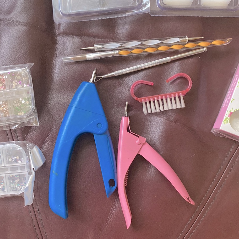 Beginner nail tech kit - Picture 3 of 5